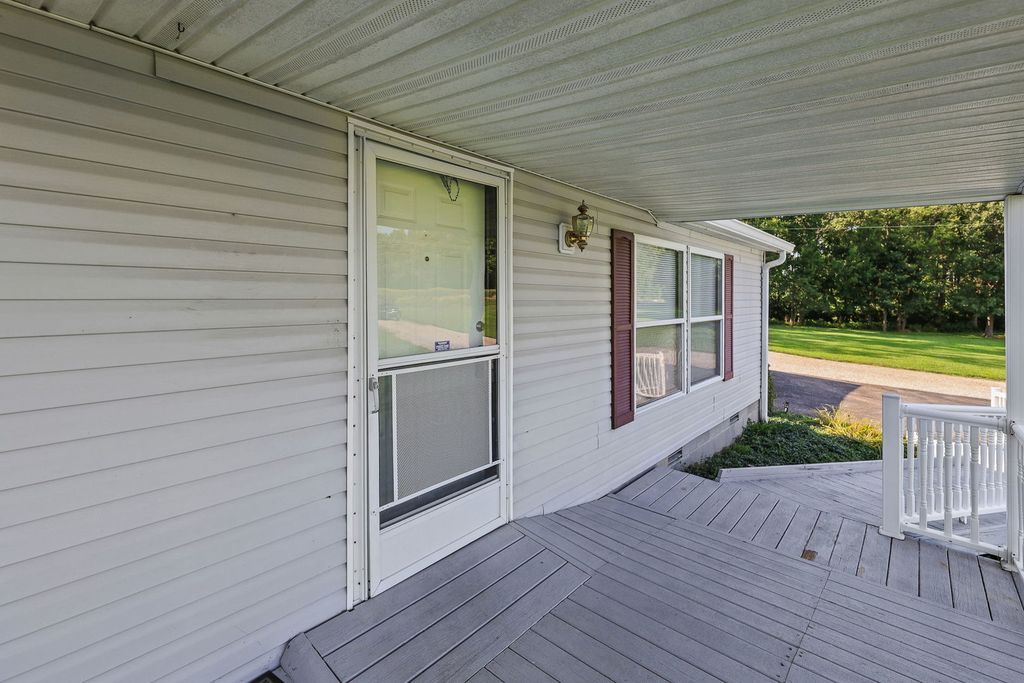 Image 15 of property listing at 4581 Hotze Road, Salem, IL 62881