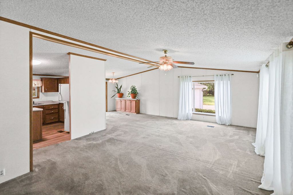 Image 18 of property listing at 4581 Hotze Road, Salem, IL 62881