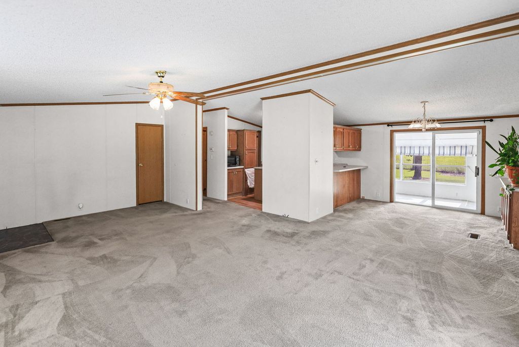 Image 21 of property listing at 4581 Hotze Road, Salem, IL 62881