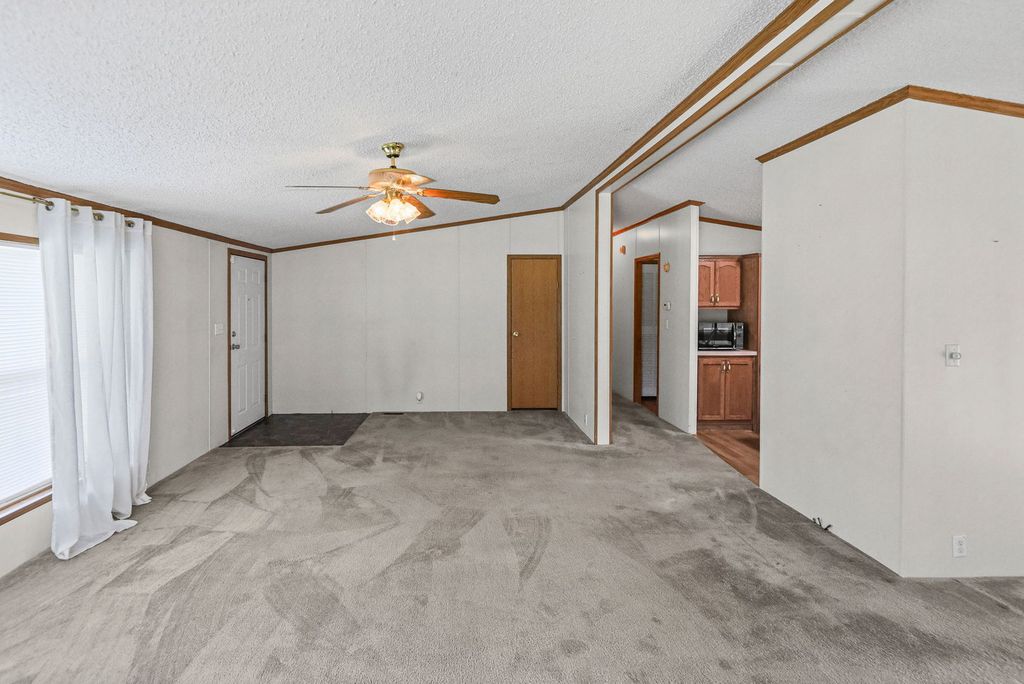 Image 23 of property listing at 4581 Hotze Road, Salem, IL 62881