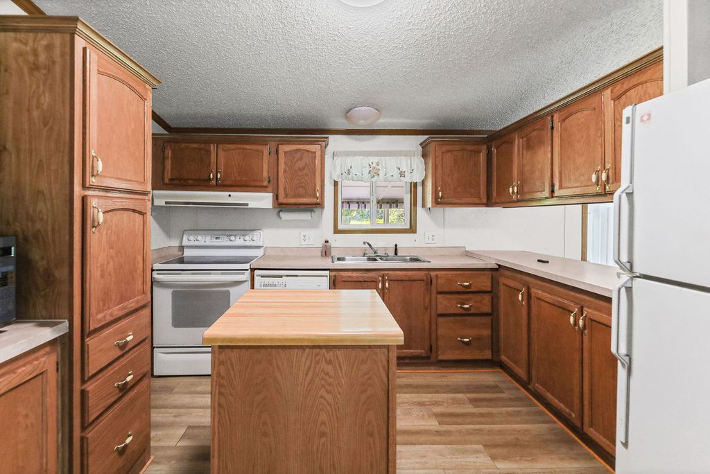 Image 29 of property listing at 4581 Hotze Road, Salem, IL 62881
