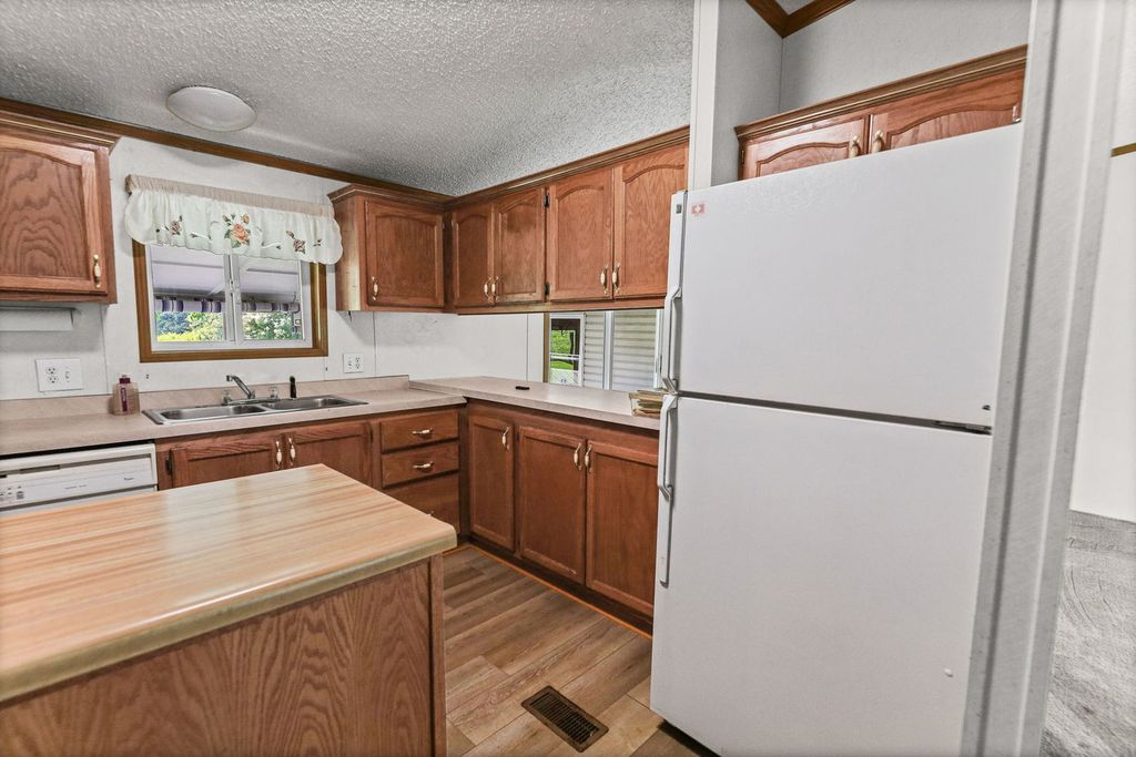 Image 30 of property listing at 4581 Hotze Road, Salem, IL 62881