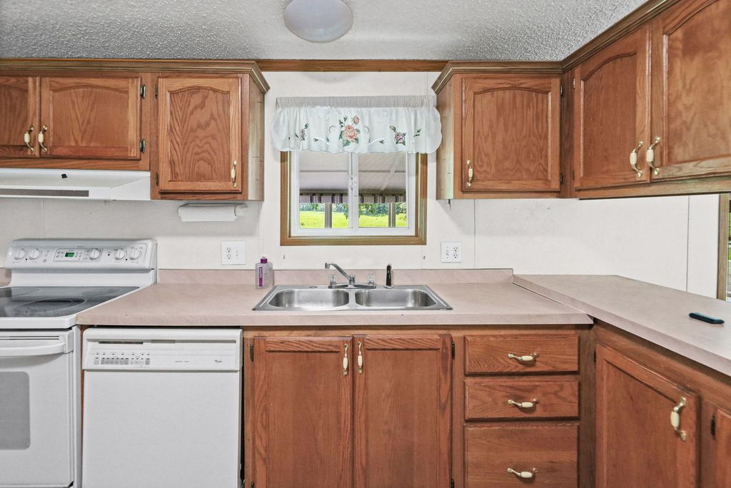 Image 31 of property listing at 4581 Hotze Road, Salem, IL 62881