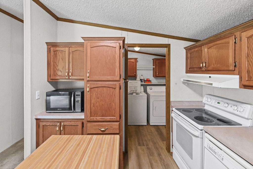 Image 32 of property listing at 4581 Hotze Road, Salem, IL 62881