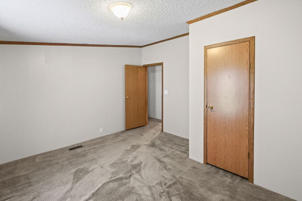Image 38 of property listing at 4581 Hotze Road, Salem, IL 62881