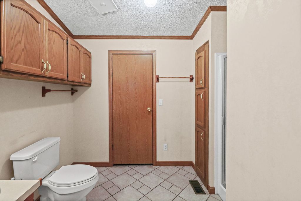 Image 45 of property listing at 4581 Hotze Road, Salem, IL 62881