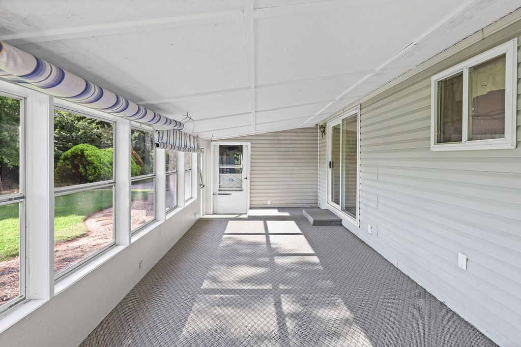 Image 8 of property listing at 4581 Hotze Road, Salem, IL 62881