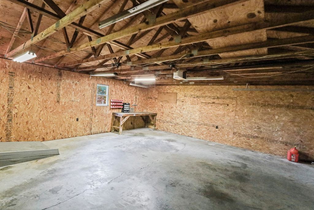 Image 9 of property listing at 4581 Hotze Road, Salem, IL 62881