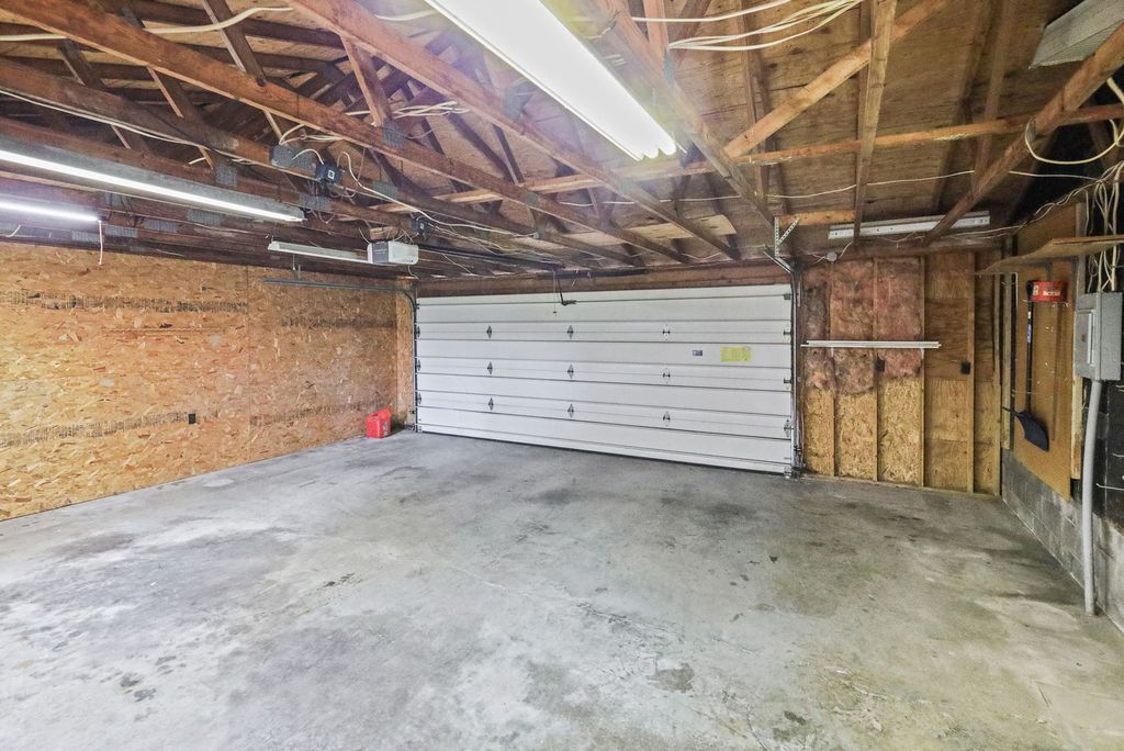 Image 10 of property listing at 4581 Hotze Road, Salem, IL 62881