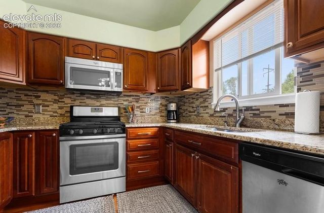 15 White Dove Court, Pueblo, CO 81001