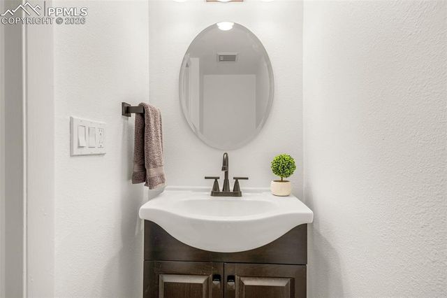 2107 Mount Washington Avenue, Colorado Springs, CO 80906