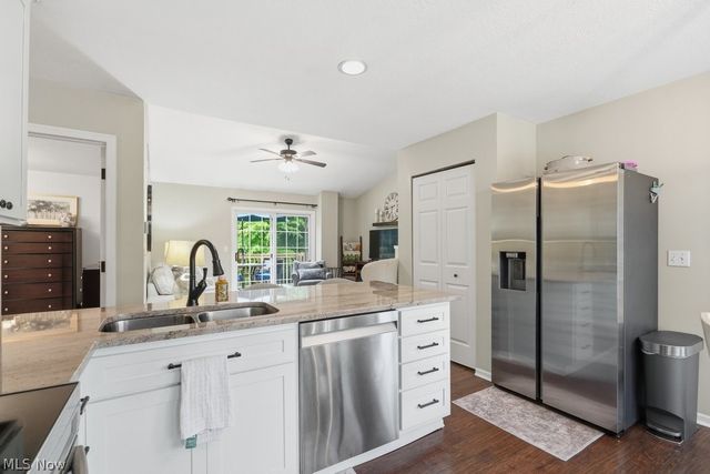 5400 & 5402 Paddy Court, New Franklin, OH 44203