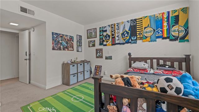 14521 Benefit St 102, Sherman Oaks, CA 91403