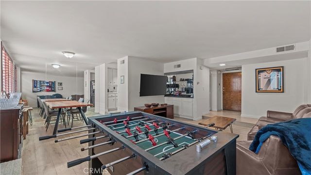 14521 Benefit St 102, Sherman Oaks, CA 91403