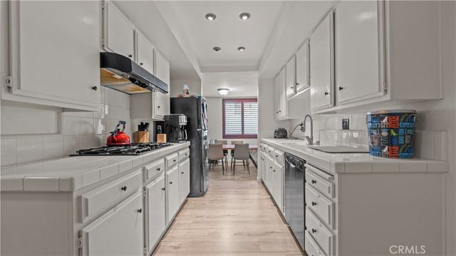 14521 Benefit St 102, Sherman Oaks, CA 91403