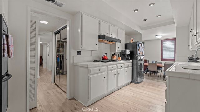 14521 Benefit St 102, Sherman Oaks, CA 91403