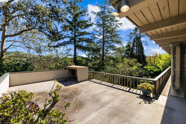 205 Lake Dr, Kensington, CA 94708