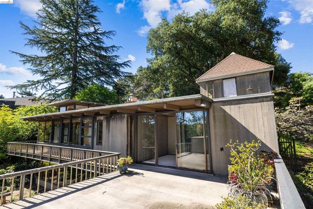 205 Lake Dr, Kensington, CA 94708