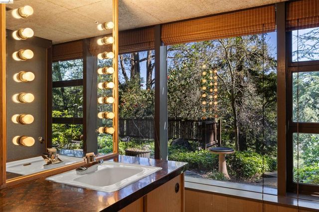 205 Lake Dr, Kensington, CA 94708