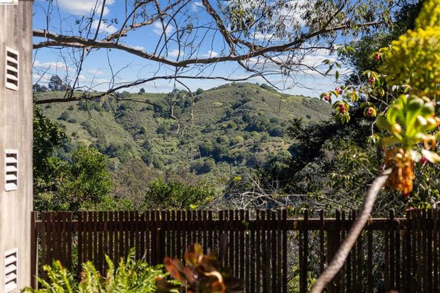 205 Lake Dr, Kensington, CA 94708