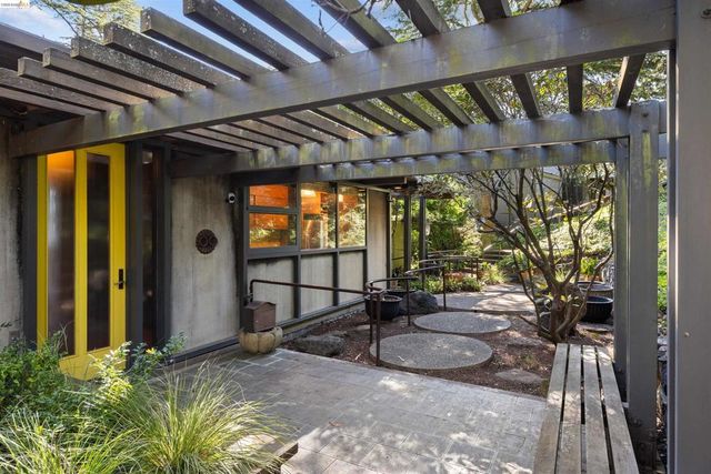 205 Lake Dr, Kensington, CA 94708