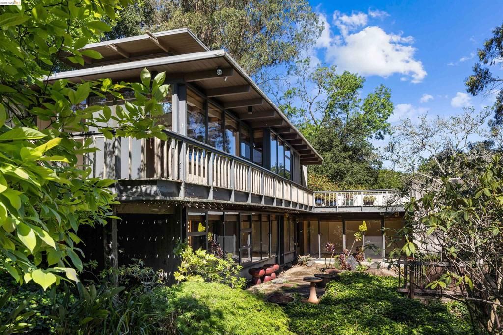 205 Lake Dr, Kensington, CA 94708