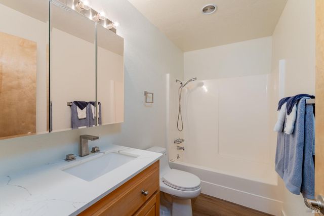 25053 Robin Cir, Willits, CA 95490