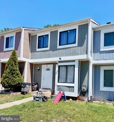 30 SUGARLAND SQUARE CT, Sterling, VA 20164