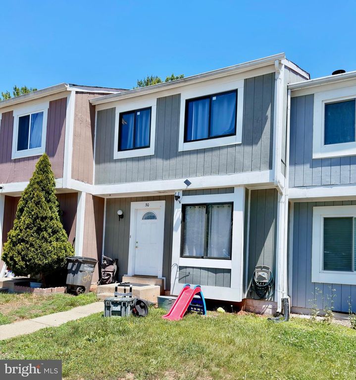 30 SUGARLAND SQUARE CT, Sterling, VA 20164