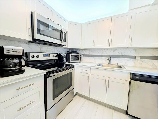 3061 NW 47th Terrace 226A, Lauderdale Lakes, FL 33313