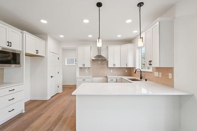 W149N11973 Red Holly DRIVE, Germantown, WI 53022