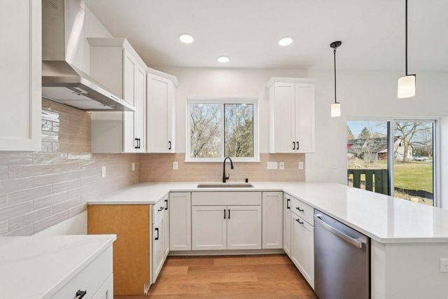 W149N11973 Red Holly DRIVE, Germantown, WI 53022