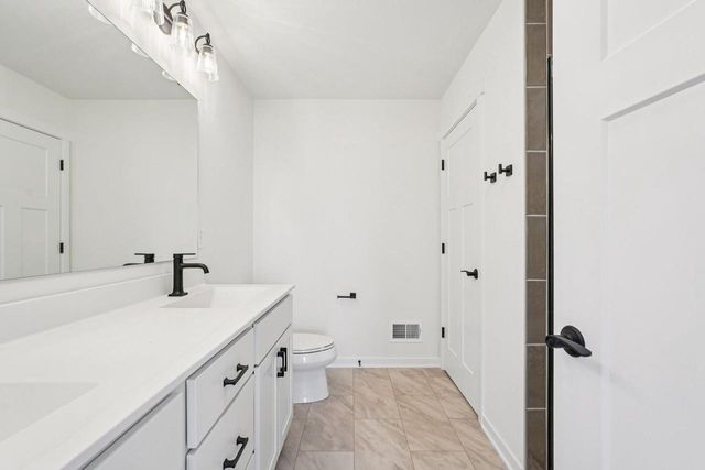 W149N11973 Red Holly DRIVE, Germantown, WI 53022