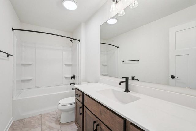 W149N11973 Red Holly DRIVE, Germantown, WI 53022