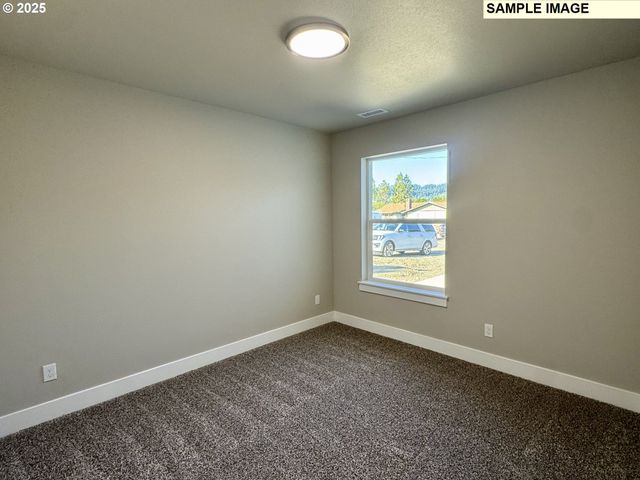 226 Miller St, Sutherlin, OR 97479