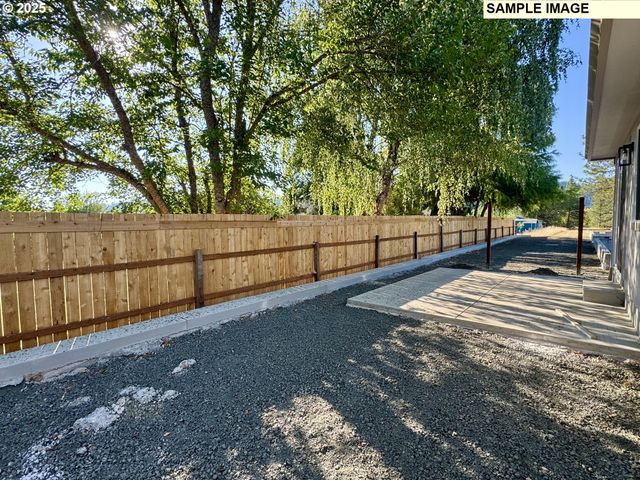 226 Miller St, Sutherlin, OR 97479