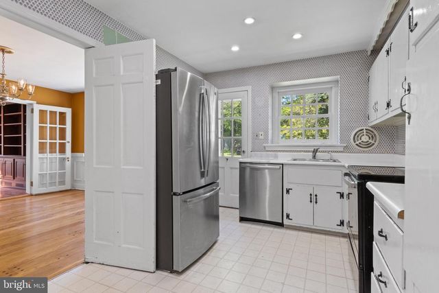 103 BROWNING LN, Bryn Mawr, PA 19010
