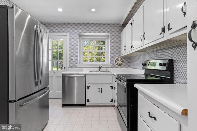 103 BROWNING LN, Bryn Mawr, PA 19010
