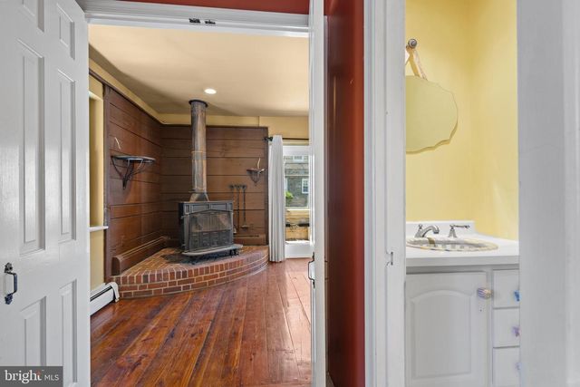 103 BROWNING LN, Bryn Mawr, PA 19010