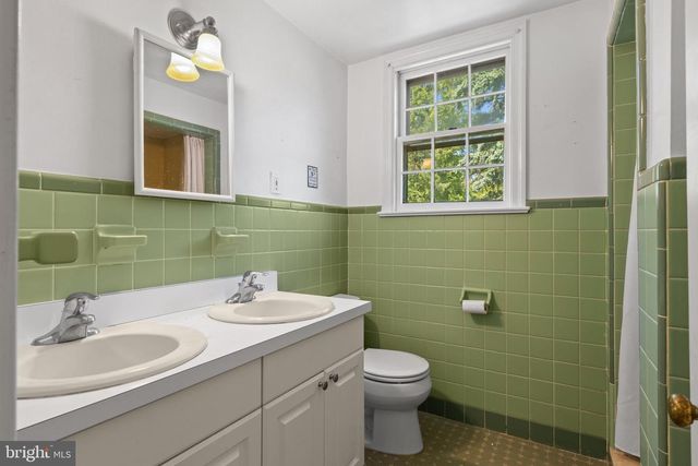 103 BROWNING LN, Bryn Mawr, PA 19010