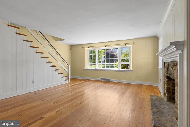 103 BROWNING LN, Bryn Mawr, PA 19010