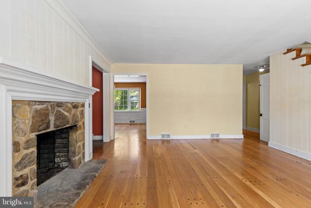 103 BROWNING LN, Bryn Mawr, PA 19010