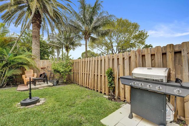 10544 NW 4th Street, Plantation, FL 33324