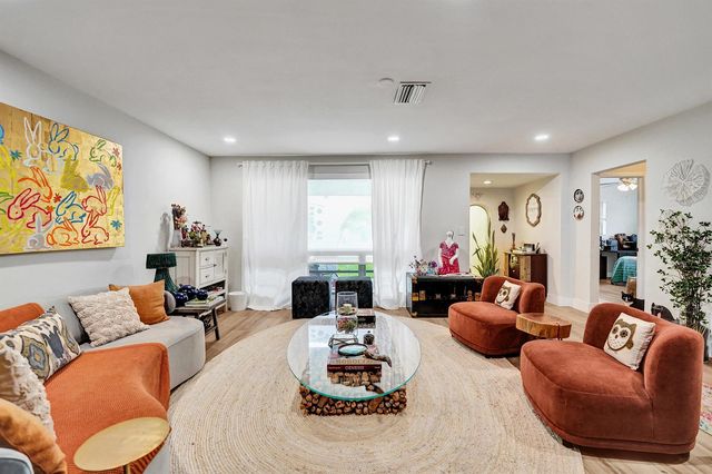 10544 NW 4th Street, Plantation, FL 33324