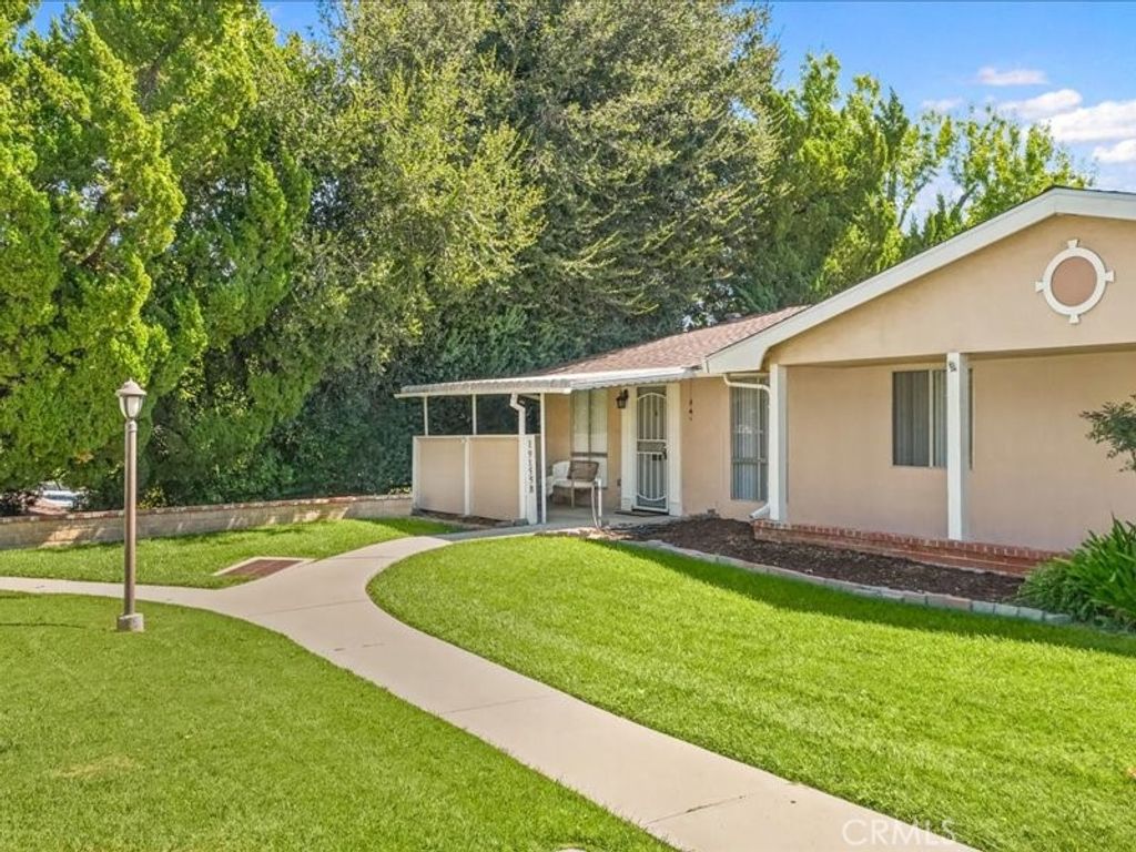 19155 Avenue Of The Oaks, Newhall, CA 91321 — photo 2