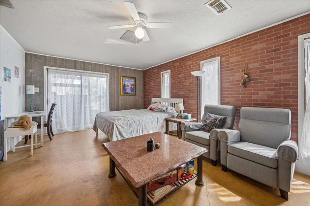 27 E Shady Lane, Houston, TX 77063