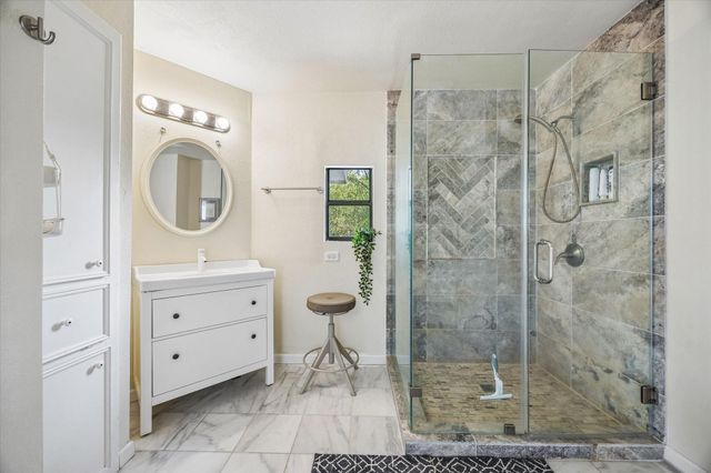 27 E Shady Lane, Houston, TX 77063