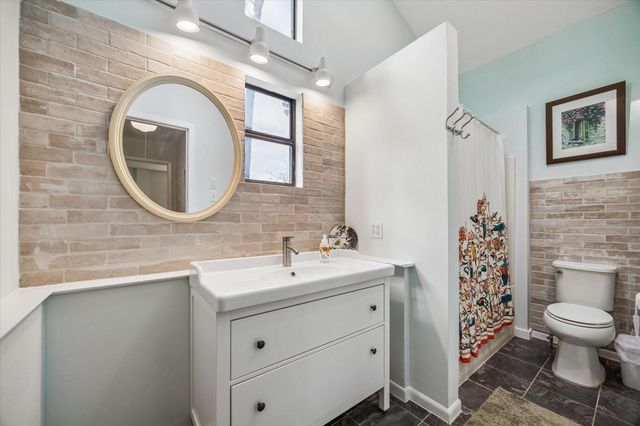 27 E Shady Lane, Houston, TX 77063