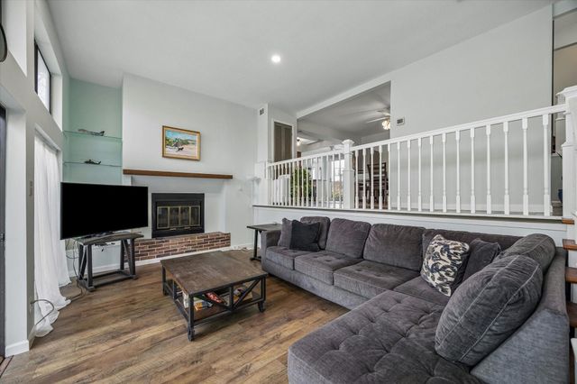 27 E Shady Lane, Houston, TX 77063