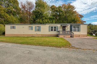 305 Turnpike St=237 5th St 237, Easton, MA 02375